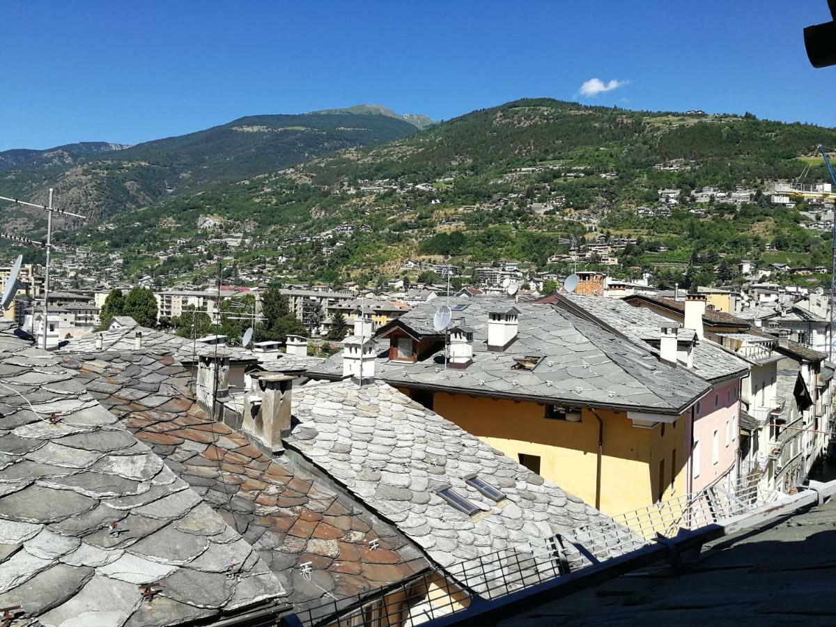 Appartamento Nel Centro Storico Di Aosta Con Vista Sui Ghiacciai Экстерьер фото