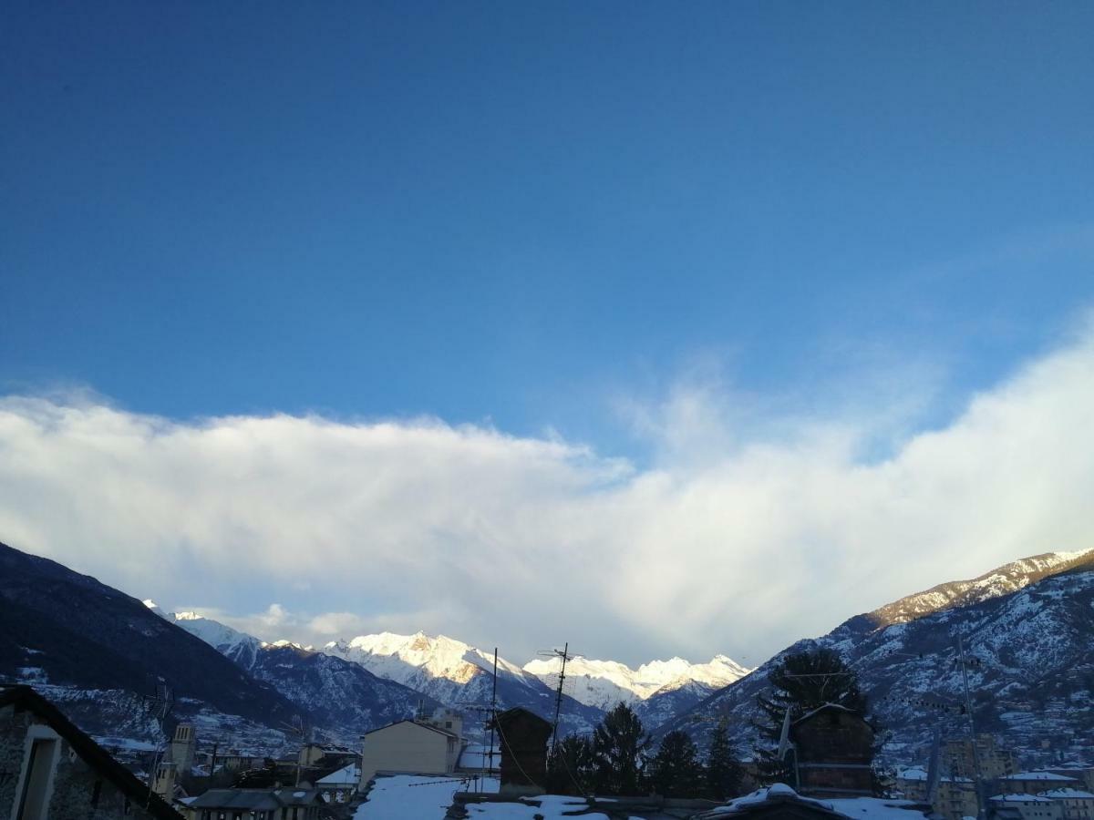 Appartamento Nel Centro Storico Di Aosta Con Vista Sui Ghiacciai Экстерьер фото