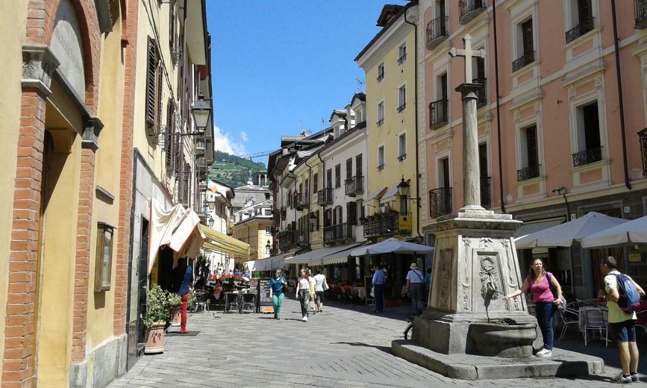 Appartamento Nel Centro Storico Di Aosta Con Vista Sui Ghiacciai Экстерьер фото